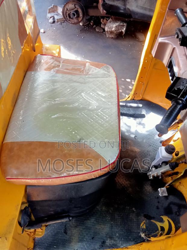 Bajaj RE 2018 Yellow - thumbnail 6