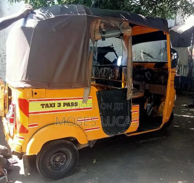 Bajaj RE 2018 Yellow - thumbnail 4