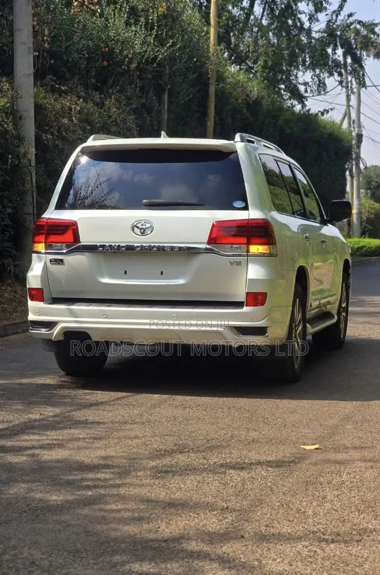 Toyota Land Cruiser 2019 White
