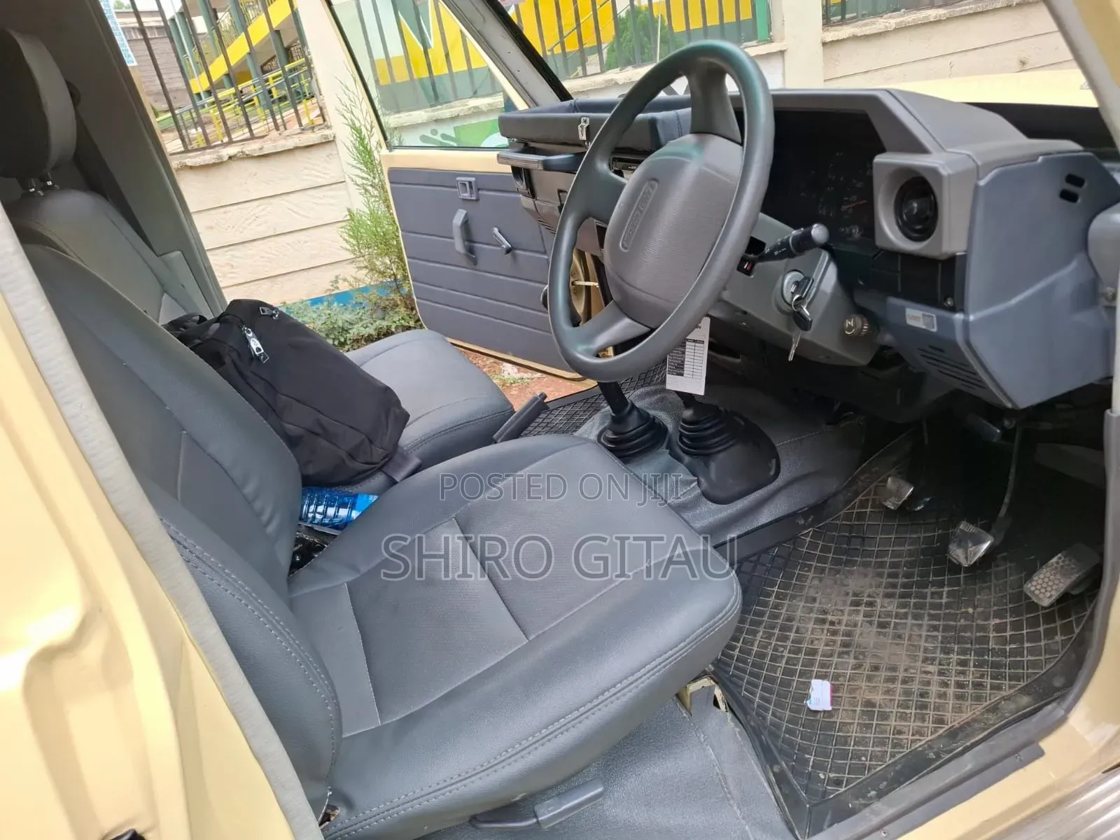 Toyota Land Cruiser 2005 Yellow
