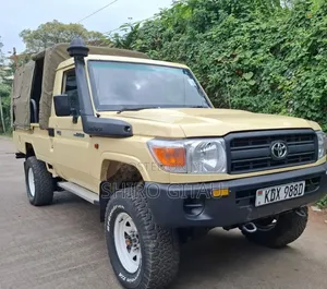 Toyota Land Cruiser 2005 Yellow