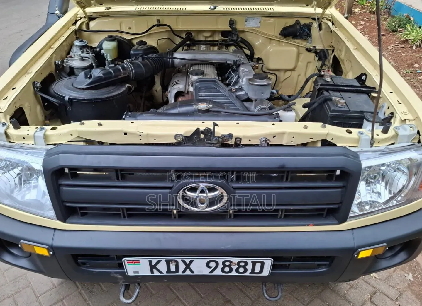Toyota Land Cruiser 2005 Yellow