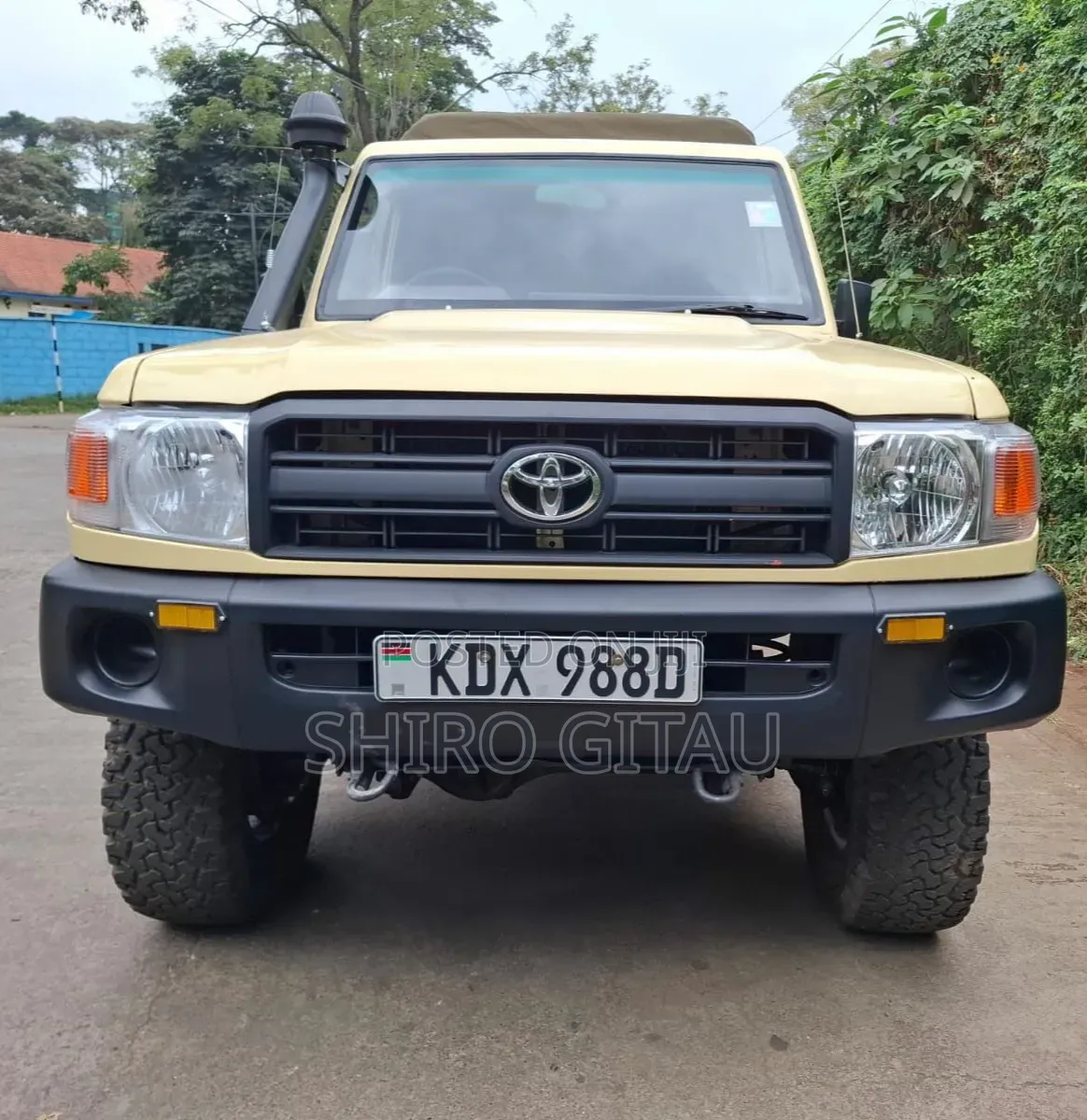 Toyota Land Cruiser 2005 Yellow
