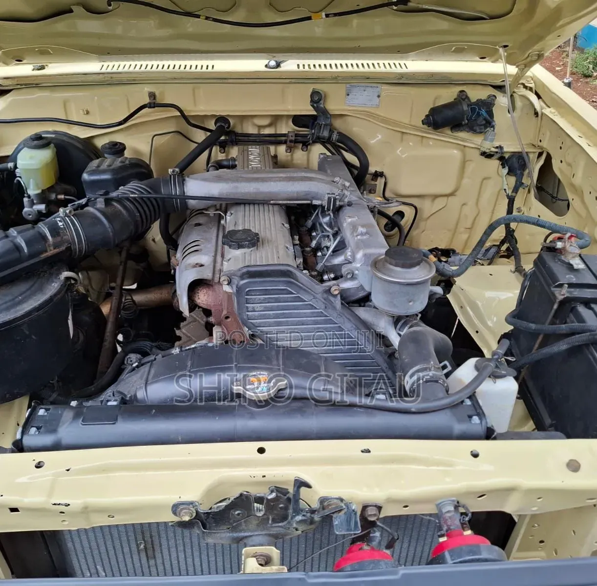 Toyota Land Cruiser 2005 Yellow