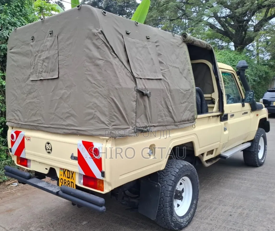 Toyota Land Cruiser 2005 Yellow