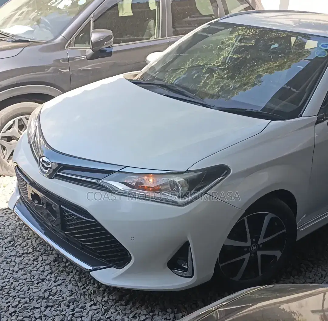 Toyota Corolla Hatchback 2019 White
