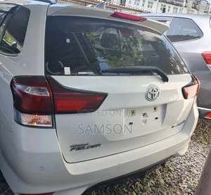 Toyota Corolla Hatchback 2019 White