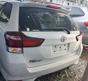 Toyota Corolla Hatchback 2019 White