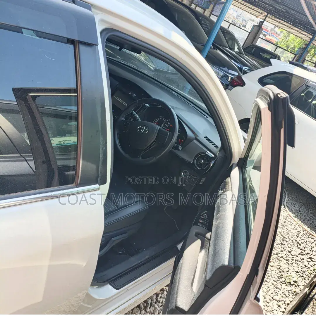 Toyota Corolla Hatchback 2019 White