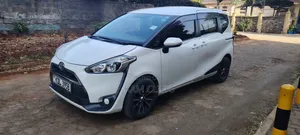 Toyota Sienta 2015 White