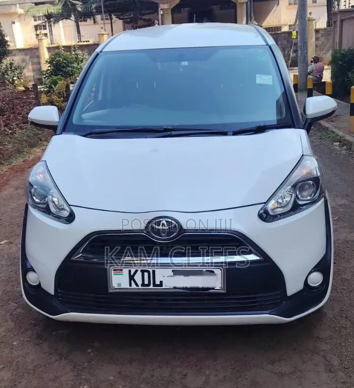 Toyota Sienta 2015 White