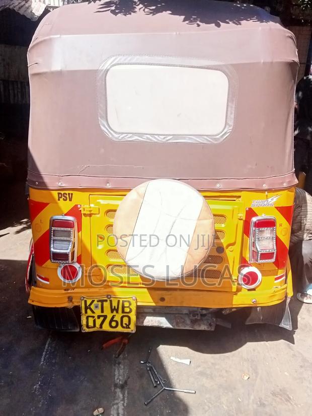 Bajaj RE 2018 Yellow - thumbnail 2
