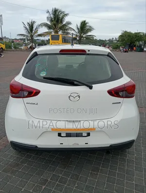 Mazda 2 2019 White