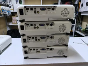 --Epson Cb X05, 3300 Lumen,