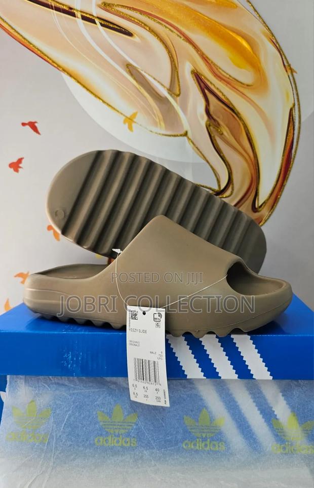 Adidas Yeezy Slides - thumbnail 2