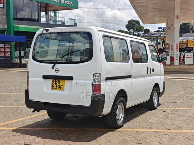Nissan Caravan (Urvan) 2004 White - thumbnail 3