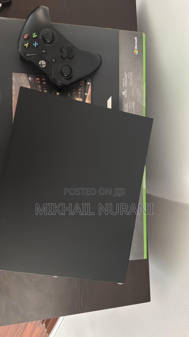 Xbox One X 1tb - thumbnail 2