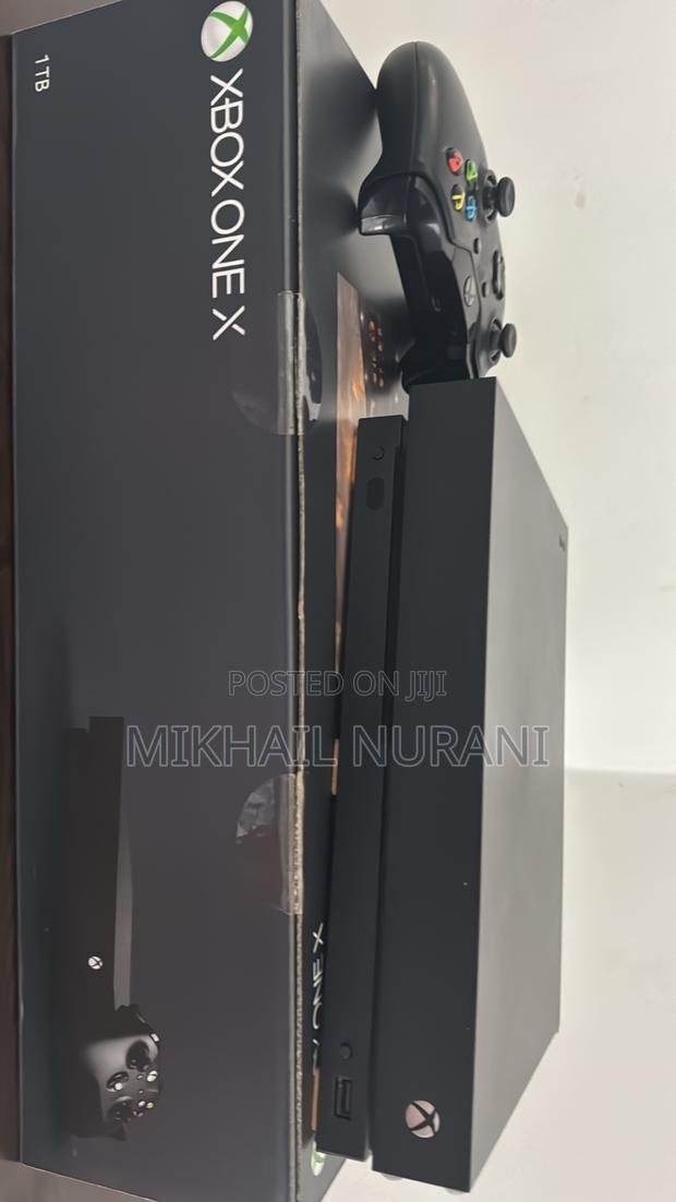Xbox One X 1tb - thumbnail 3
