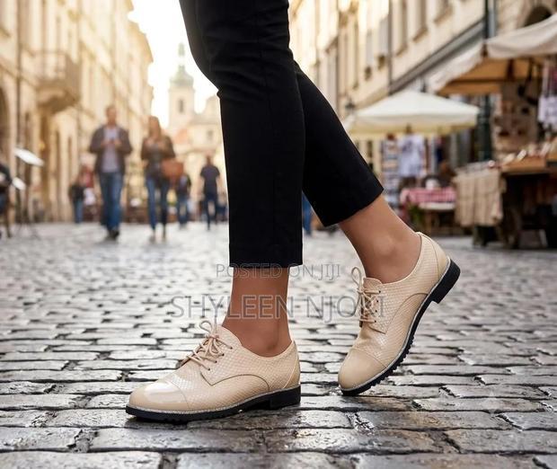 Ladies Brogues - thumbnail 3