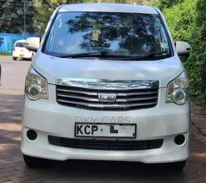 Toyota Noah 2013 White