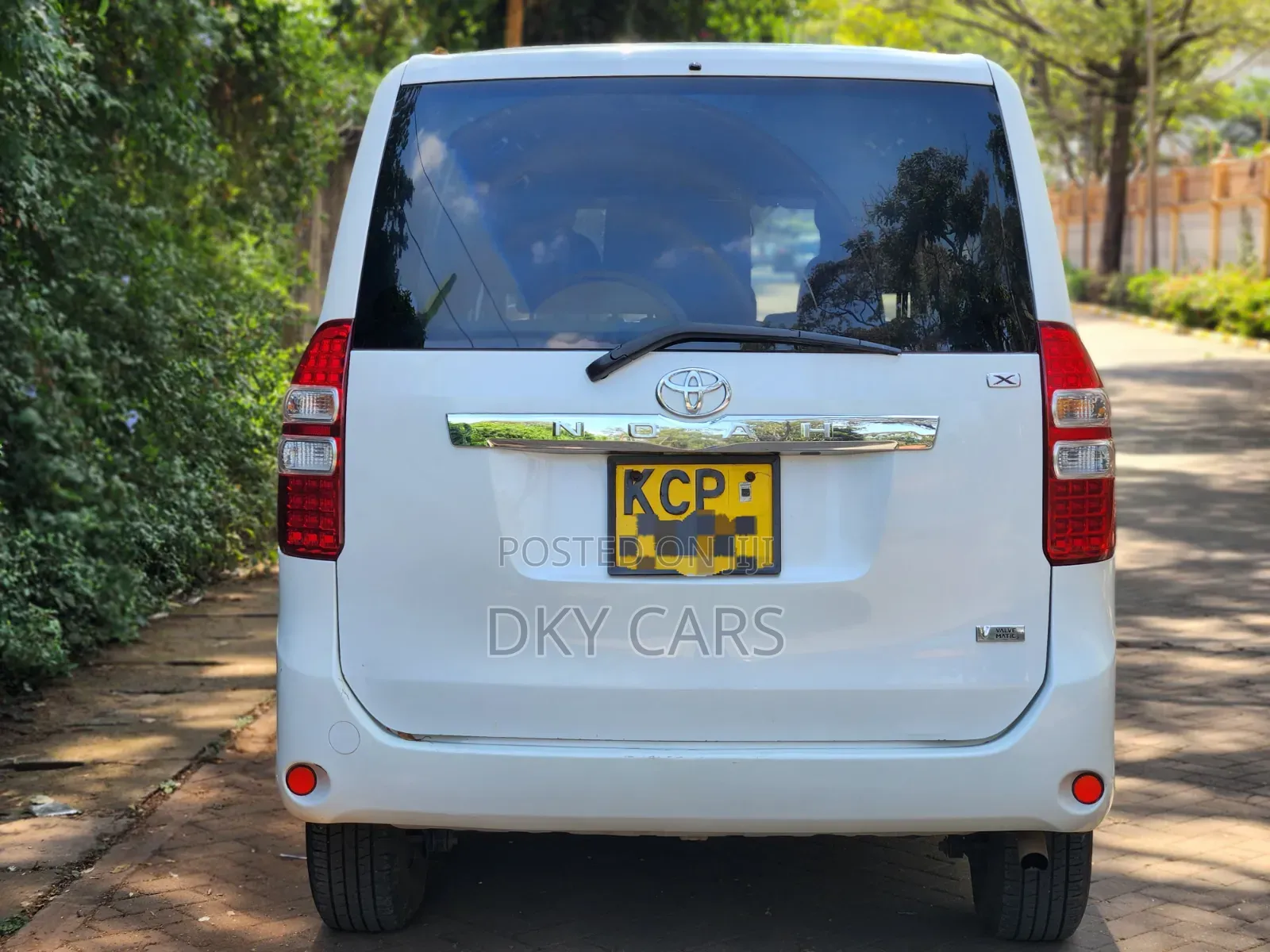 Toyota Noah 2013 White