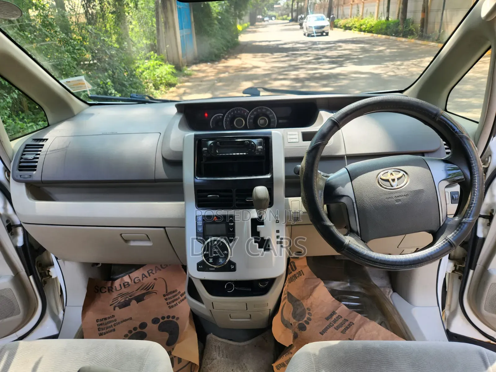 Toyota Noah 2013 White
