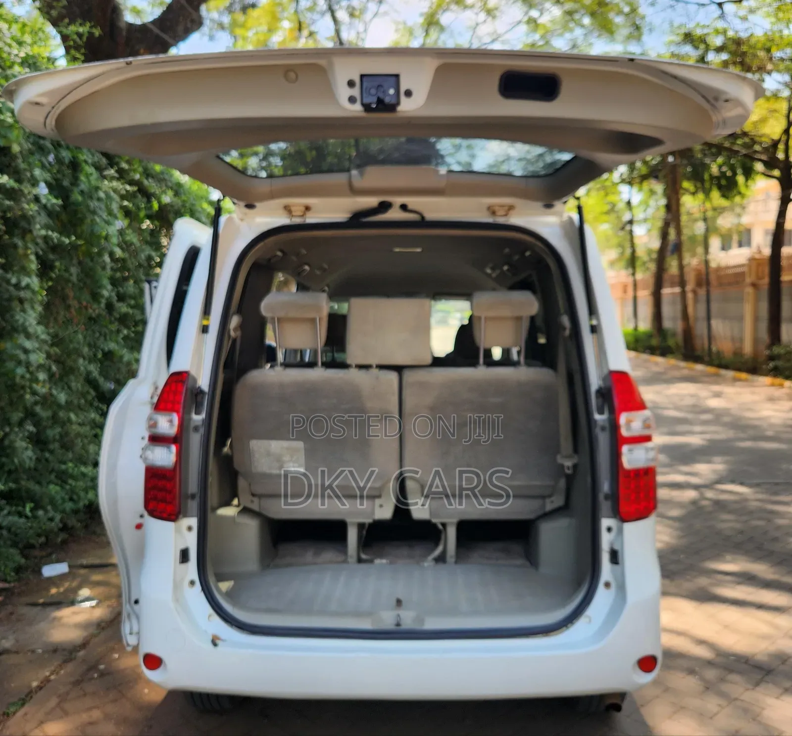 Toyota Noah 2013 White