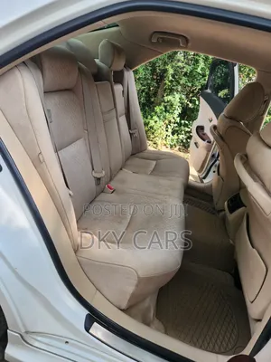 Toyota Crown 2009 White