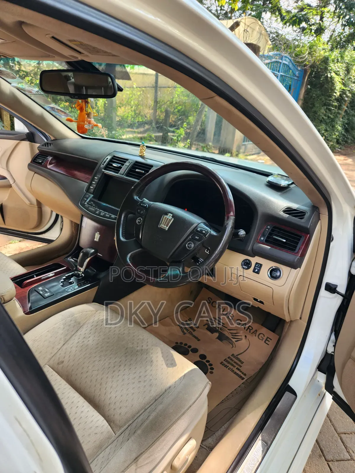 Toyota Crown 2009 White