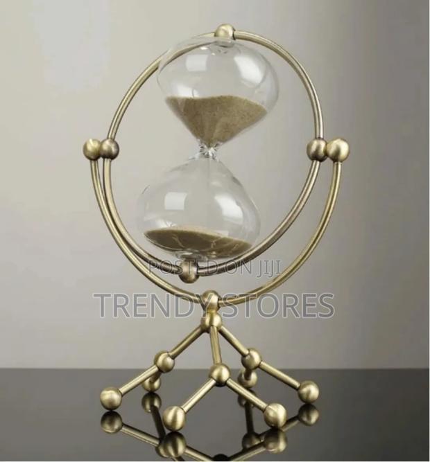 *Hourglass - thumbnail 2