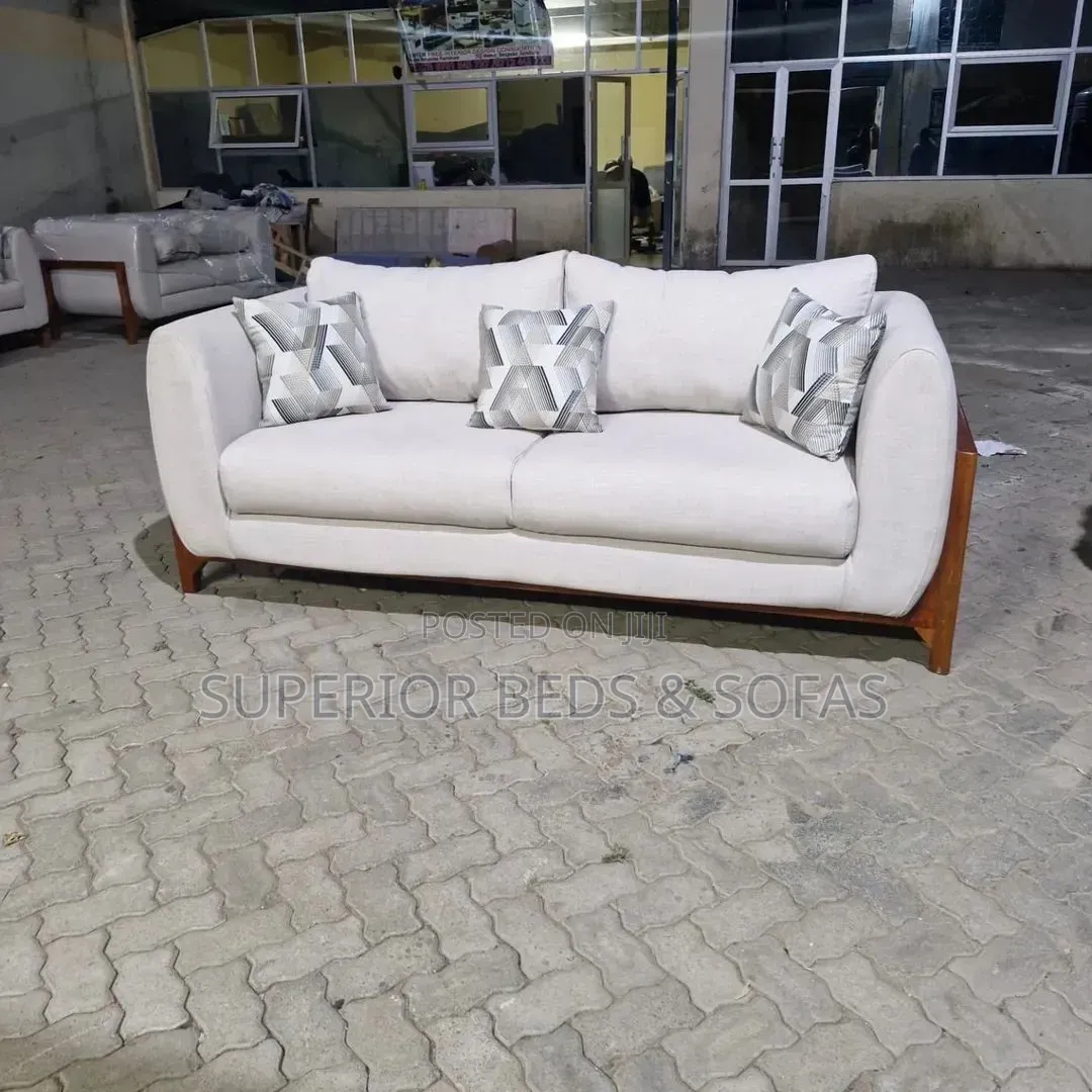3 Seater Sofa in Off White: Offer! Offer!
