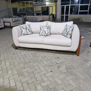 3 Seater Sofa in Off White: Offer! Offer!