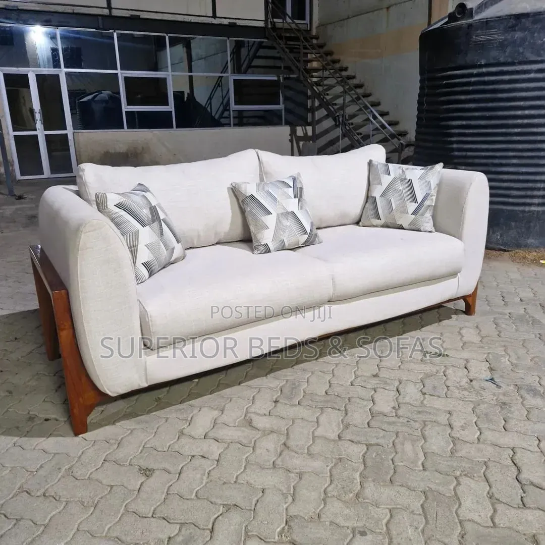 3 Seater Sofa in Off White: Offer! Offer!