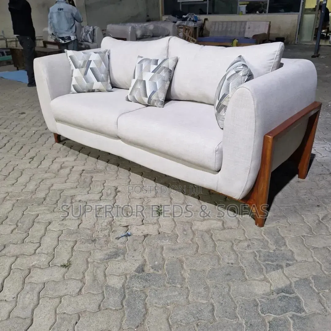 3 Seater Sofa in Off White: Offer! Offer!
