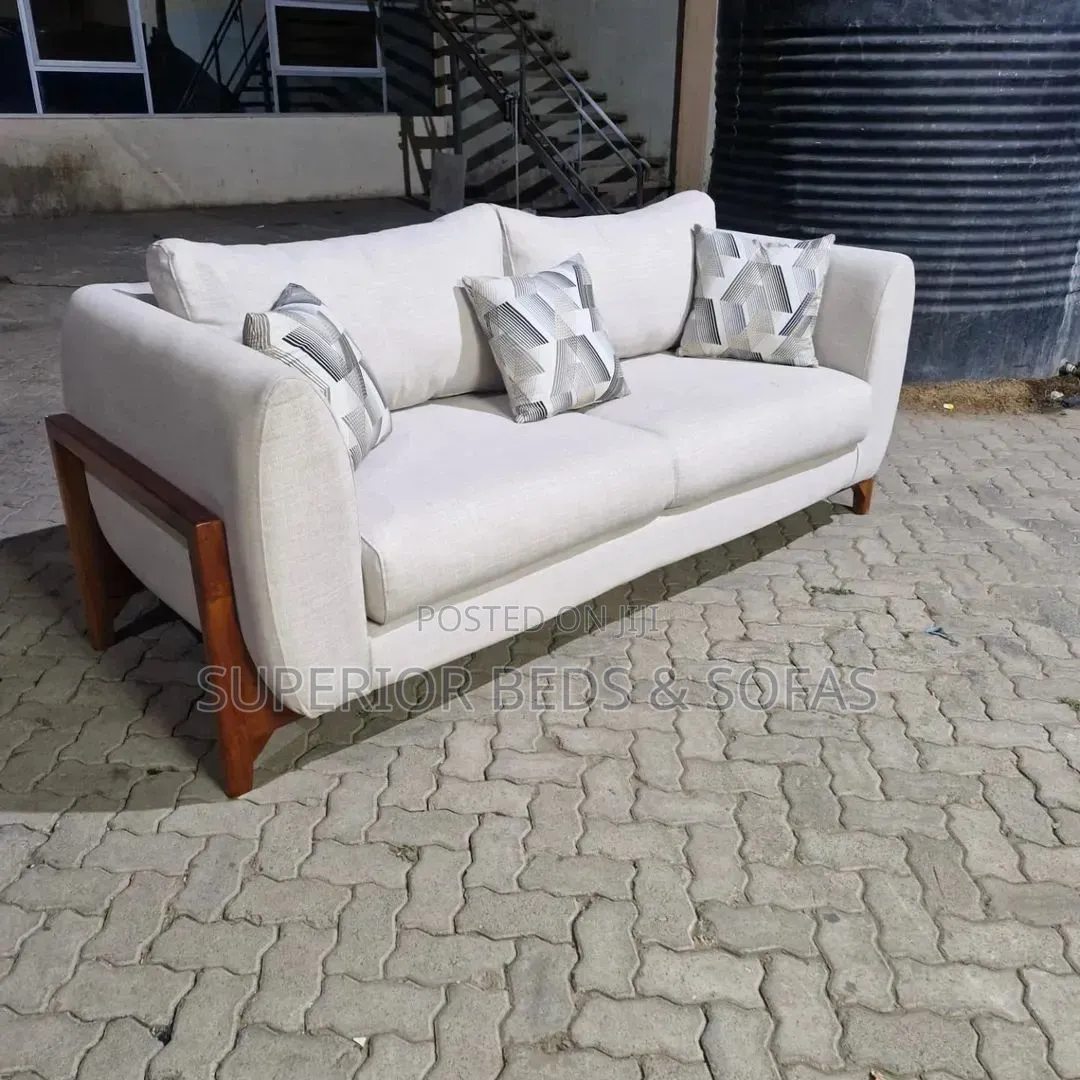 3 Seater Sofa in Off White: Offer! Offer!