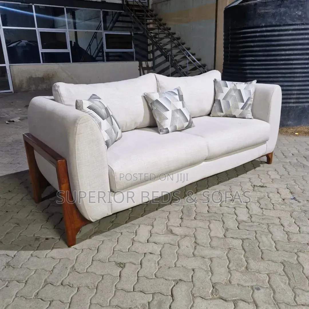 3 Seater Sofa in Off White: Offer! Offer!