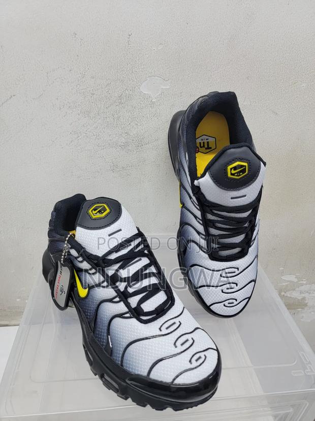 Nike Shoes - thumbnail 2