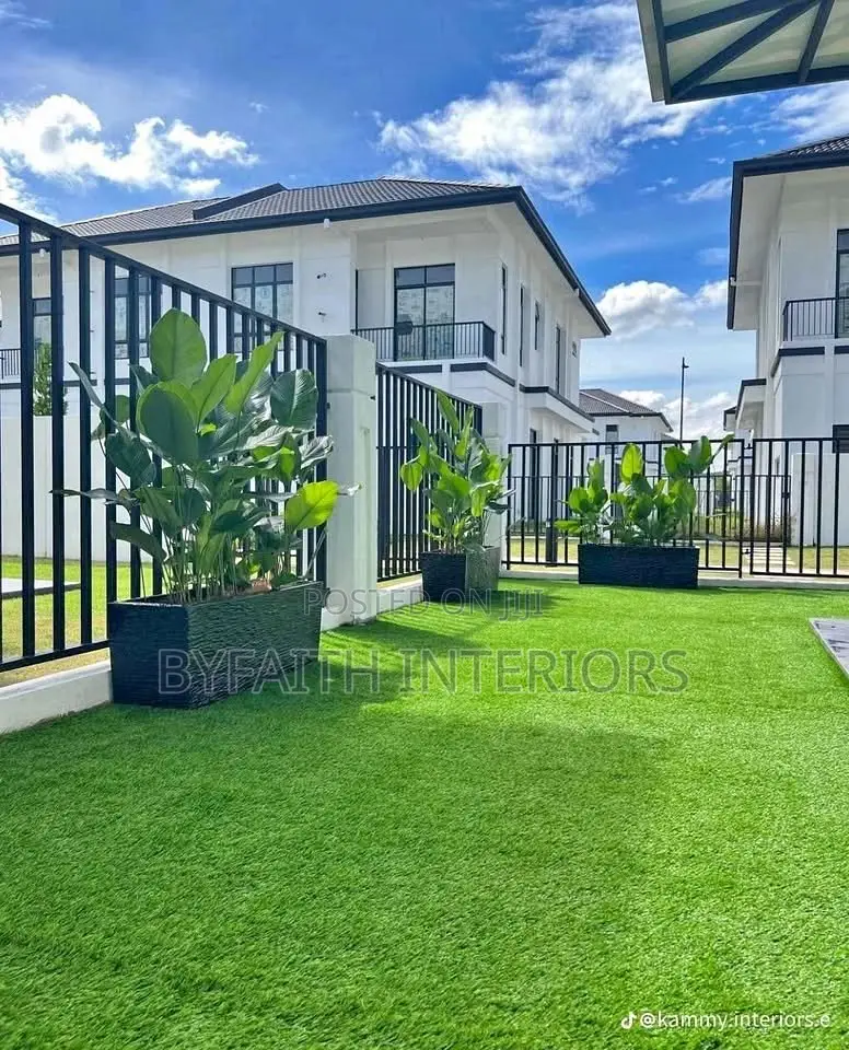 Well Fitting Grass Carpet