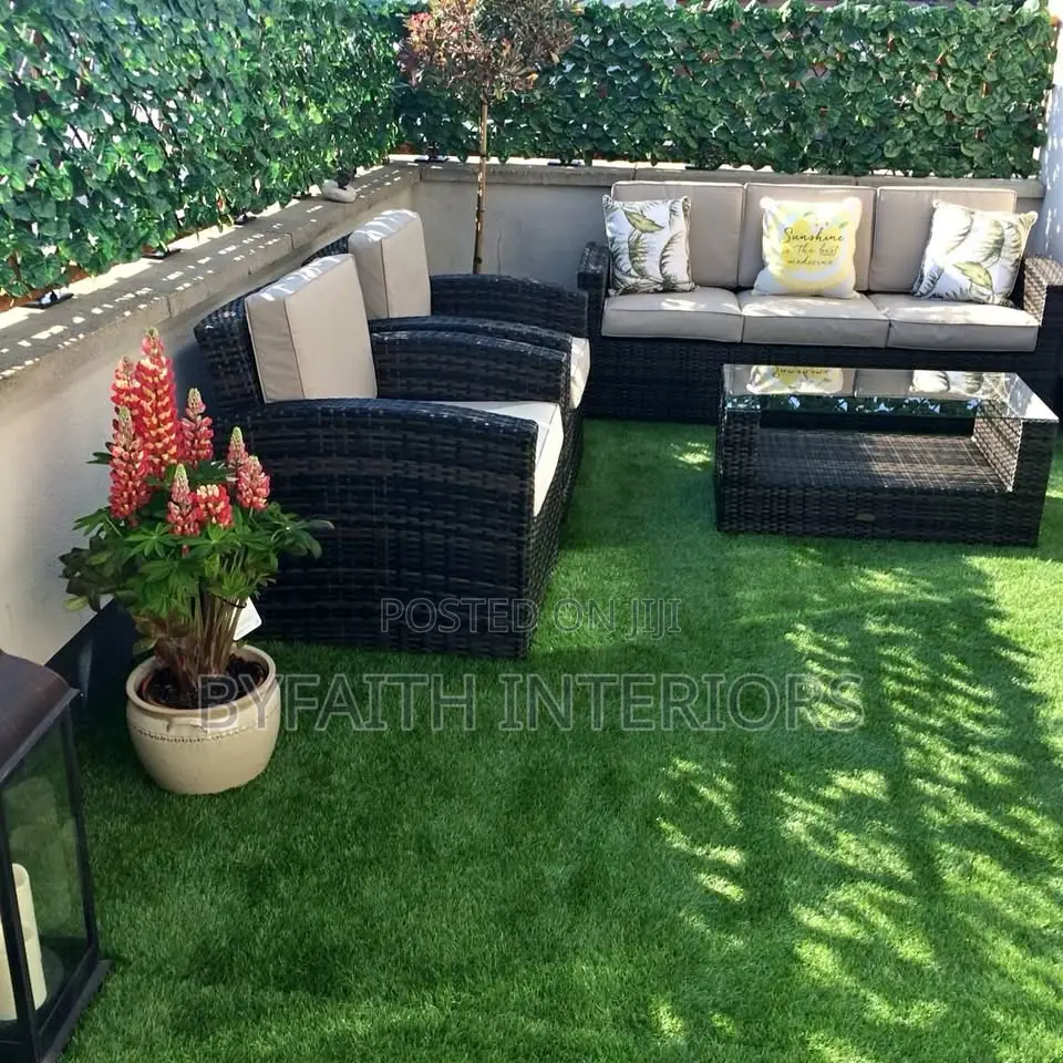 Well Fitting Grass Carpet