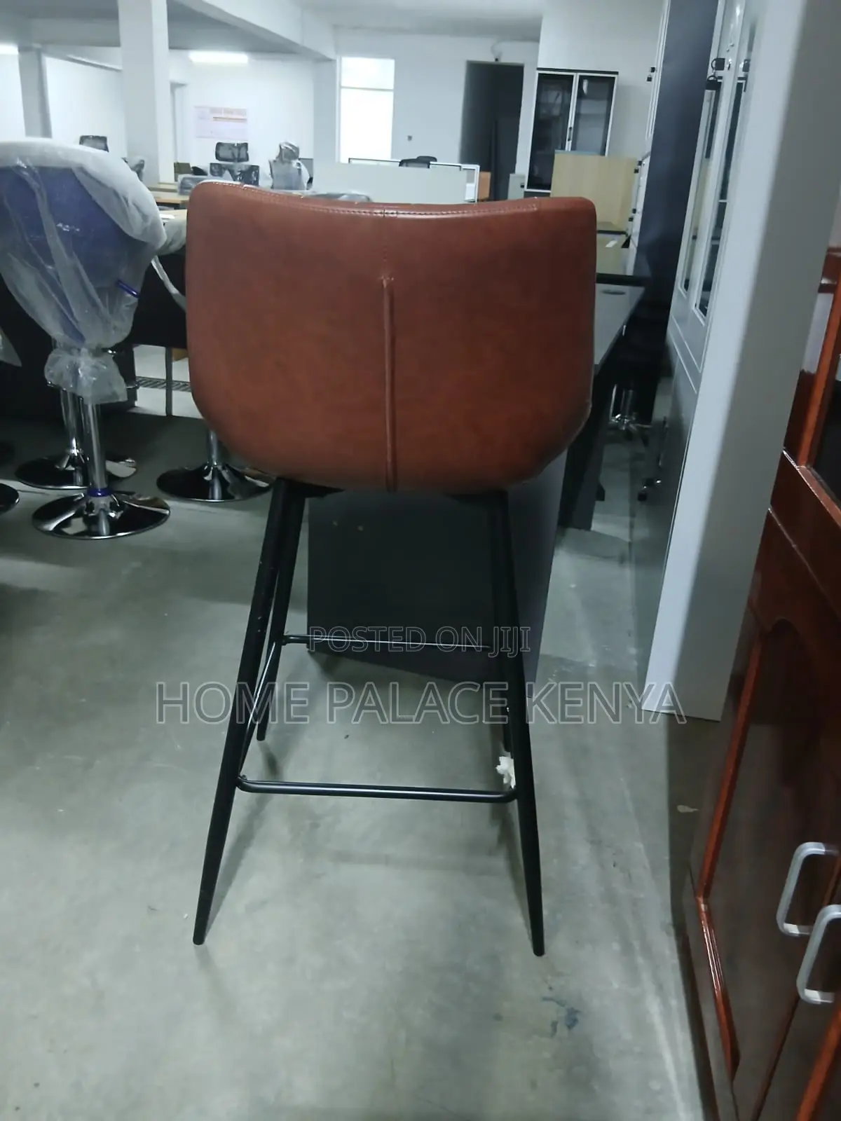 Bar Stool: Leather Kitchen Stool With Wide Seat