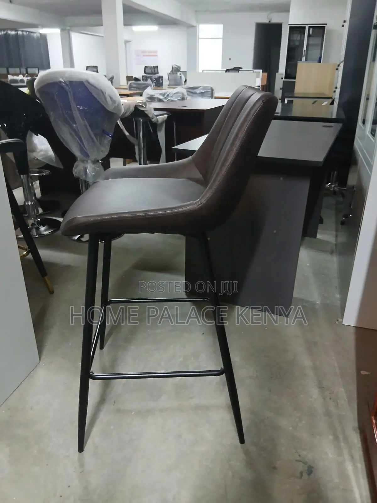 Bar Stool: Leather Kitchen Stool With Wide Seat