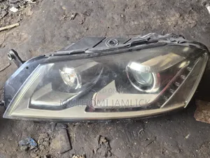 Vw Passat B7 Headlight