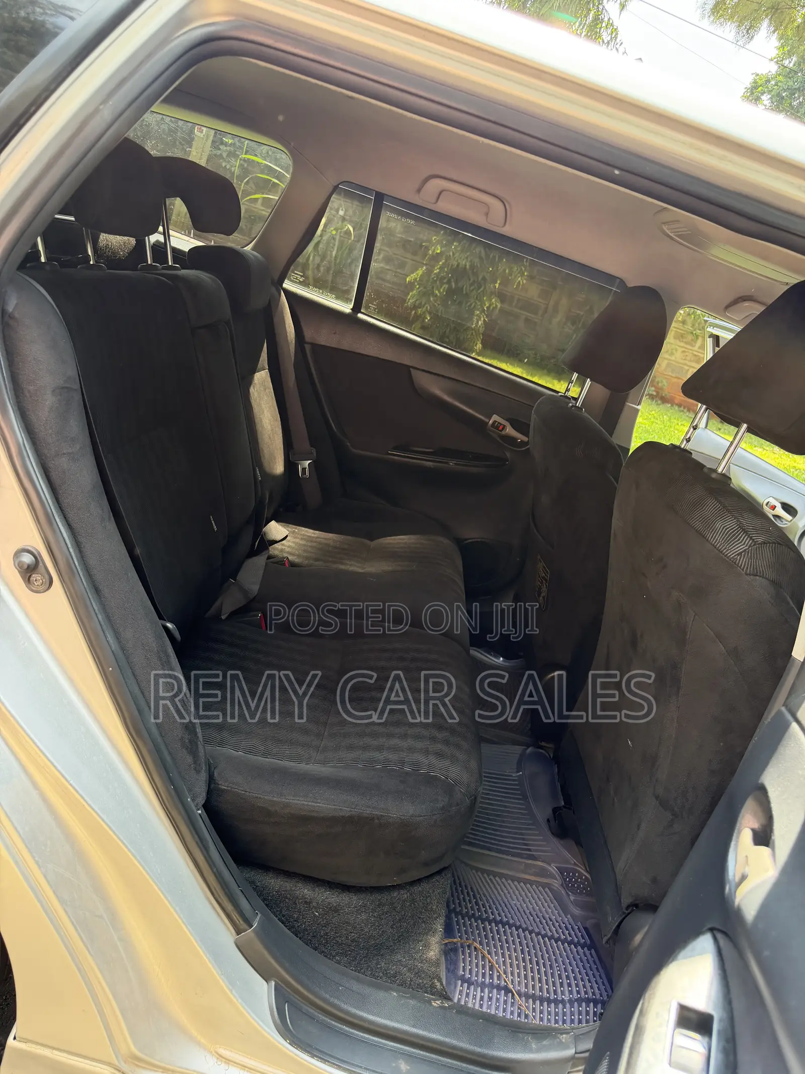 Toyota Corolla Fielder 2010 Silver