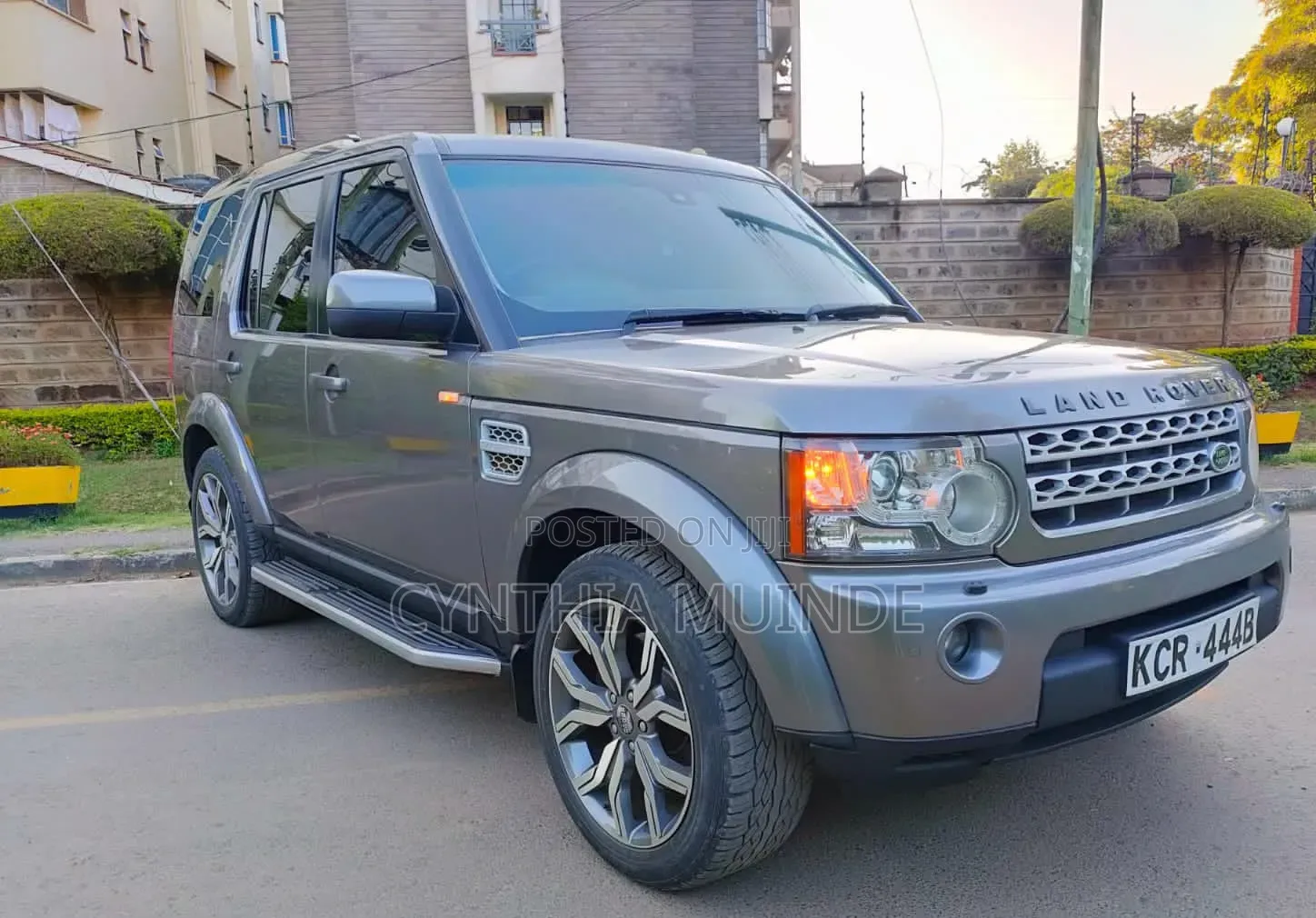 Land Rover Discovery 2011 Gray