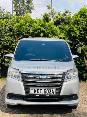 Toyota Noah 2018 Silver