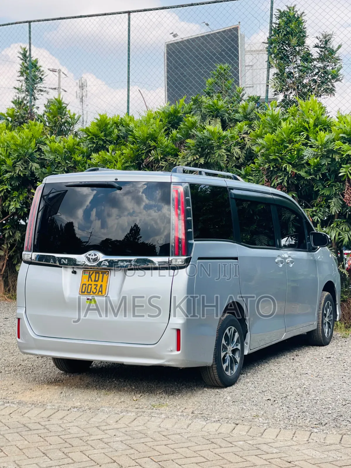 Toyota Noah 2018 Silver