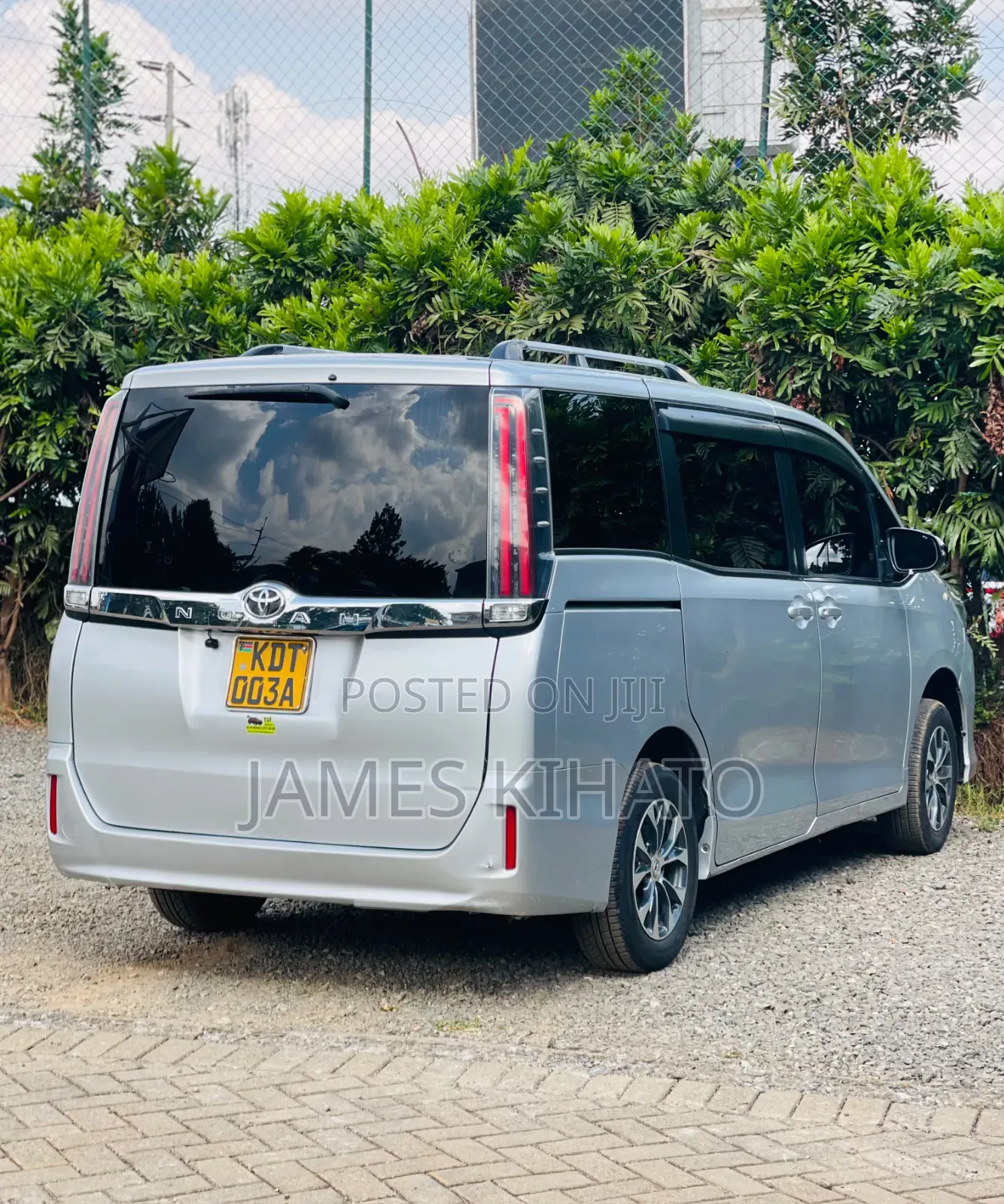 Toyota Noah 2018 Silver