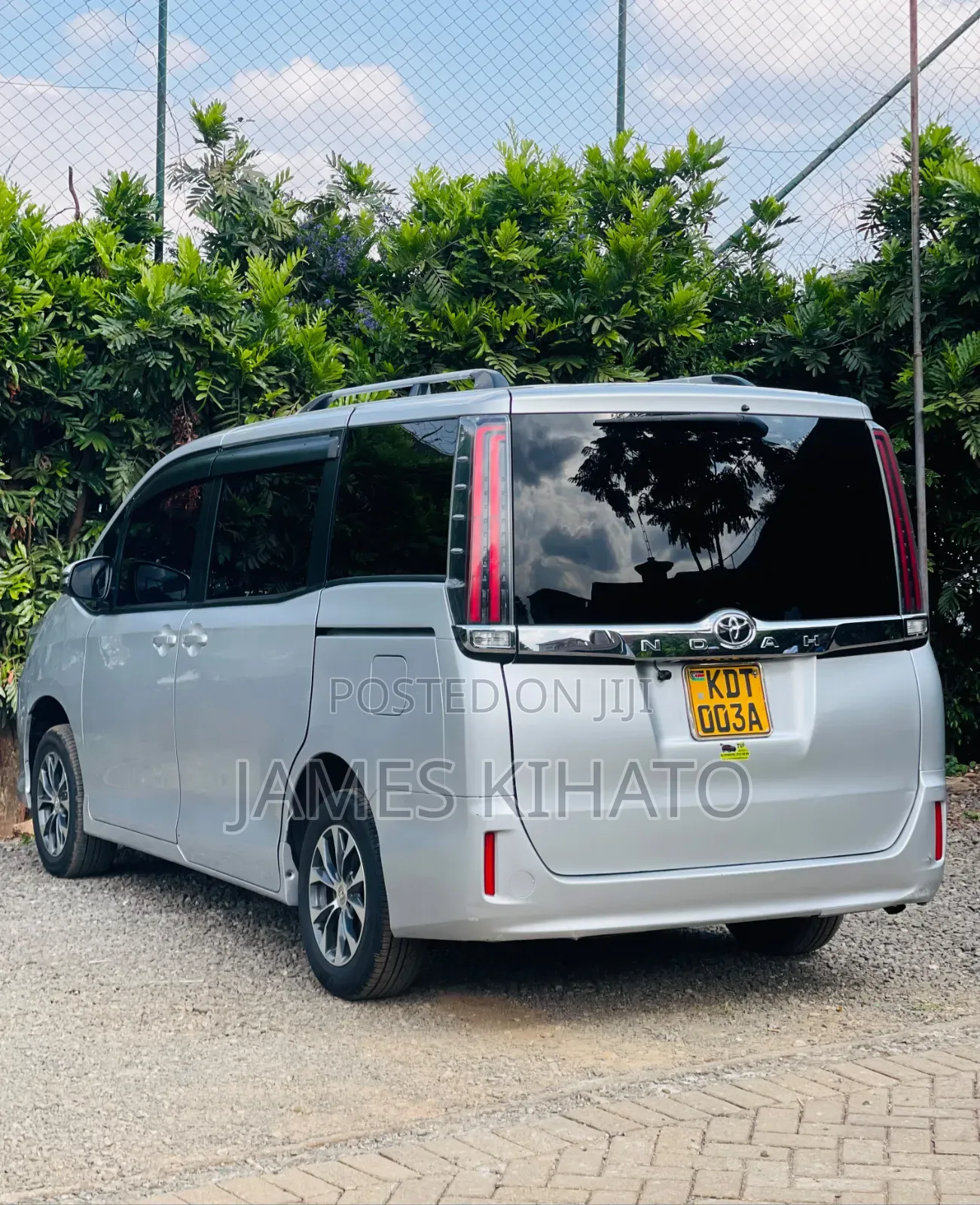 Toyota Noah 2018 Silver