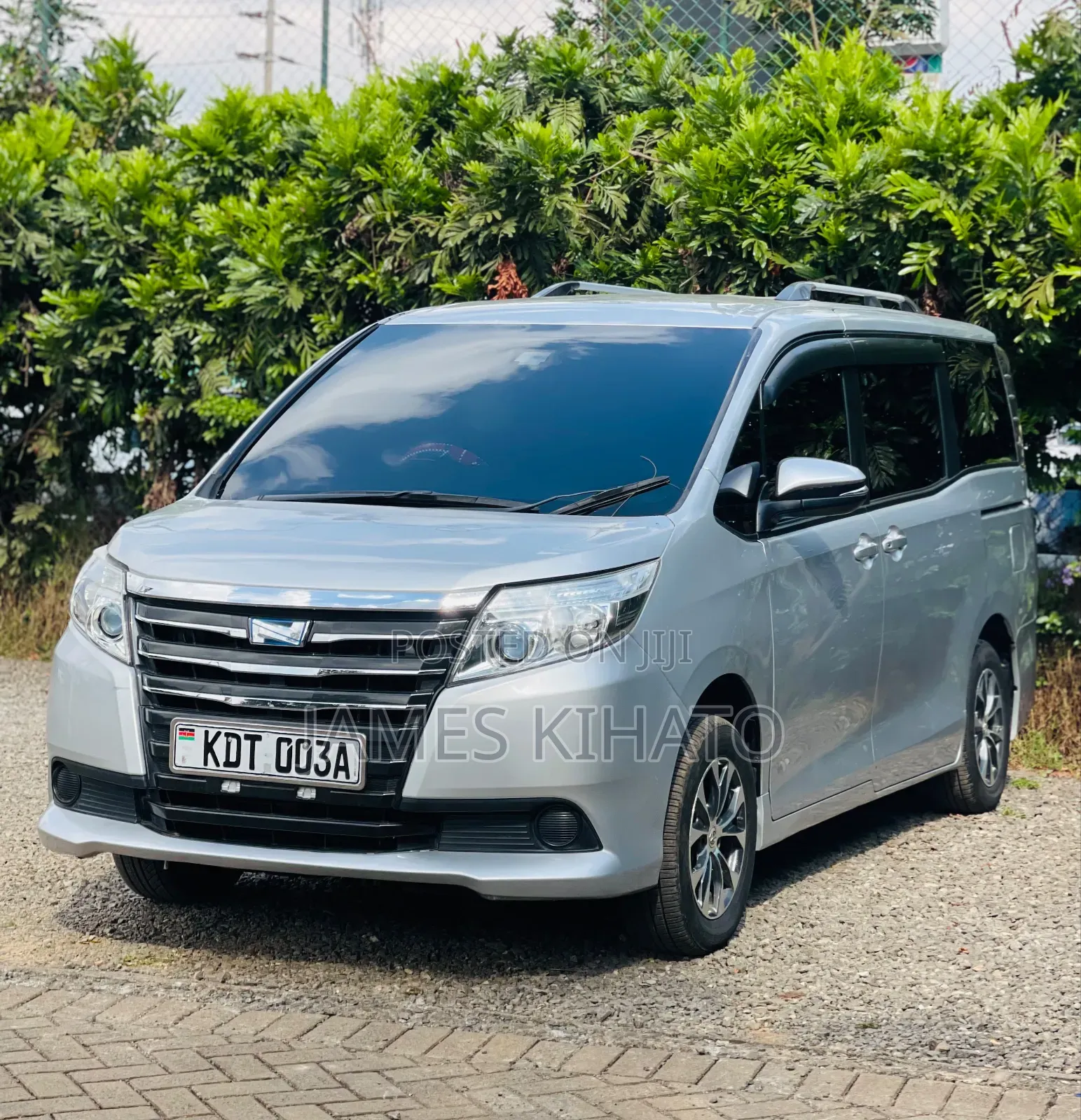 Toyota Noah 2018 Silver