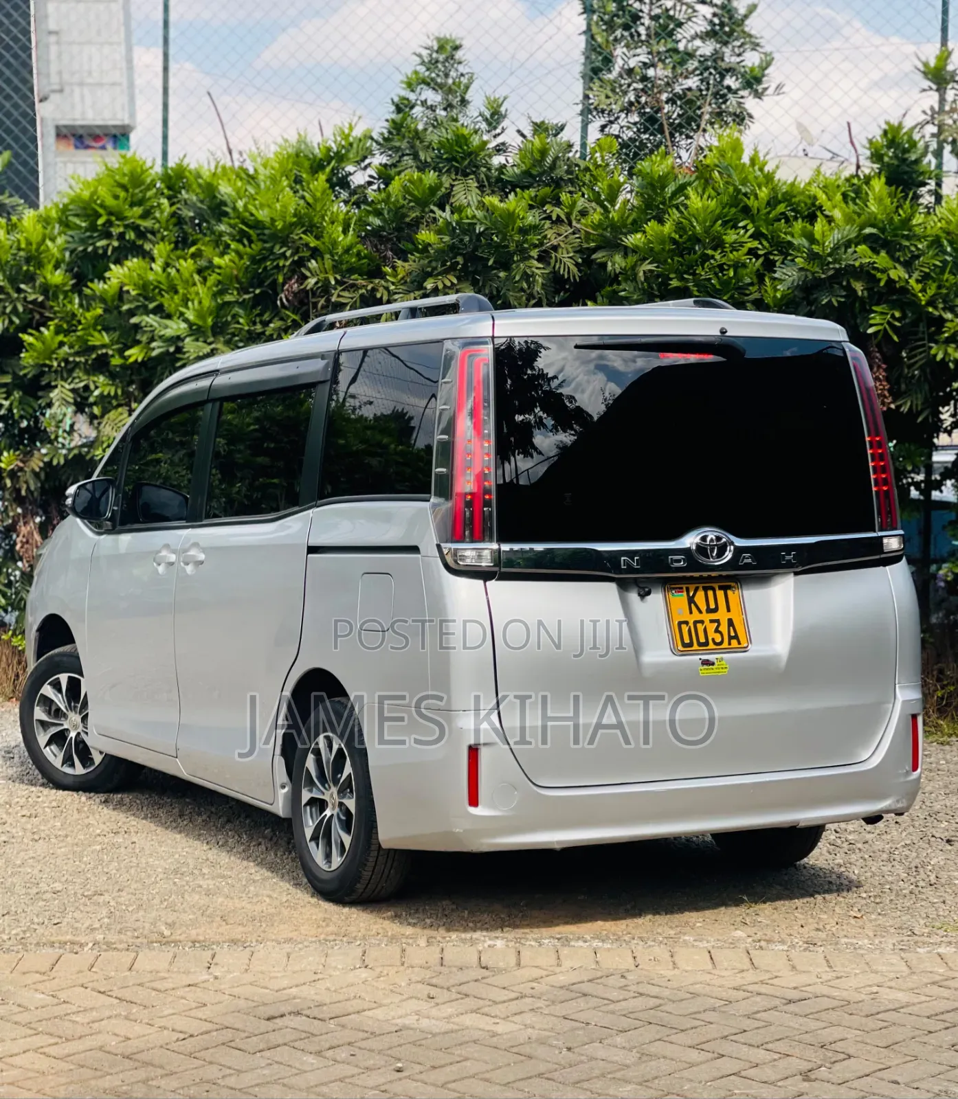 Toyota Noah 2018 Silver